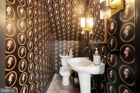 $999,000 | 708 I Street Southeast, Washington, DC 20003