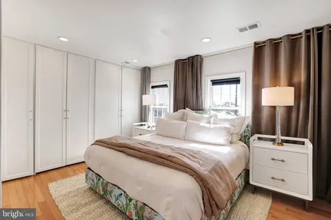 $999,000 | 708 I Street Southeast, Washington, DC 20003