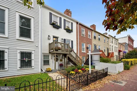 $999,000 | 708 I Street Southeast, Washington, DC 20003