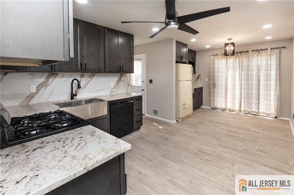 10 Eardley Road Edison, NJ 08817 - Photo 5 of 38