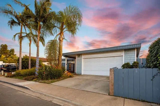 a view of a houses with a swimming pool