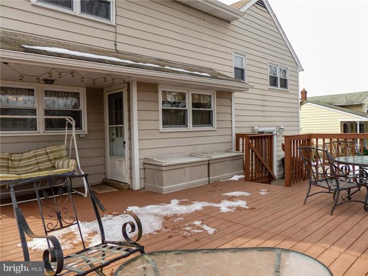 667 Mueller Road Warminster, PA 18974 - Photo 18 of 21 Deck
