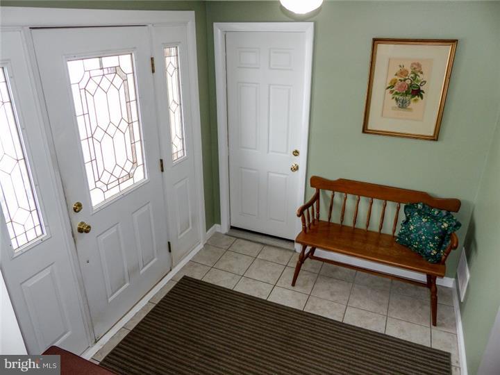 667 Mueller Road Warminster, PA 18974 - Photo 3 of 21 Foyer