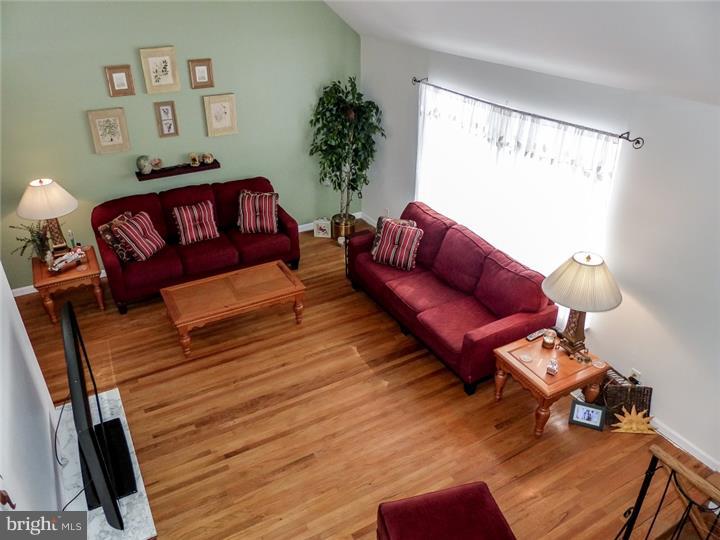 667 Mueller Road Warminster, PA 18974 - Photo 5 of 21 Living Room