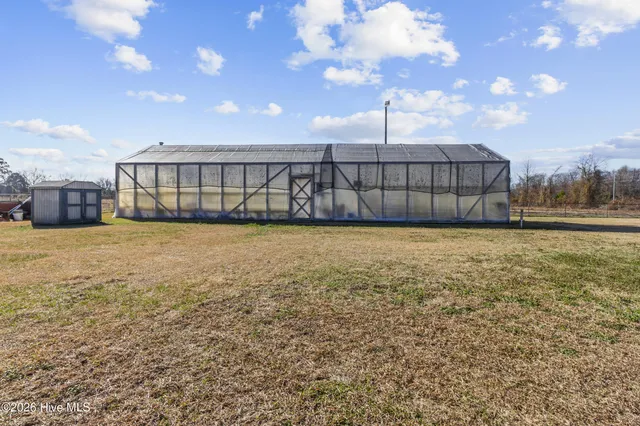 $334,000 | 6412 West W Gaskins Road, Grifton, NC 28530