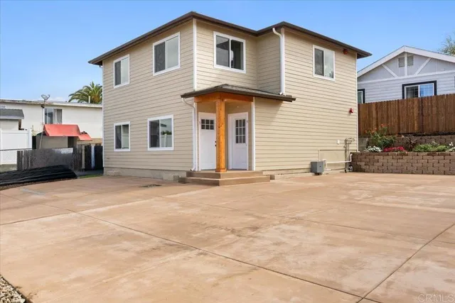a view of entryway front of house