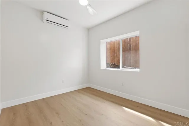 a picture of a park with an bench