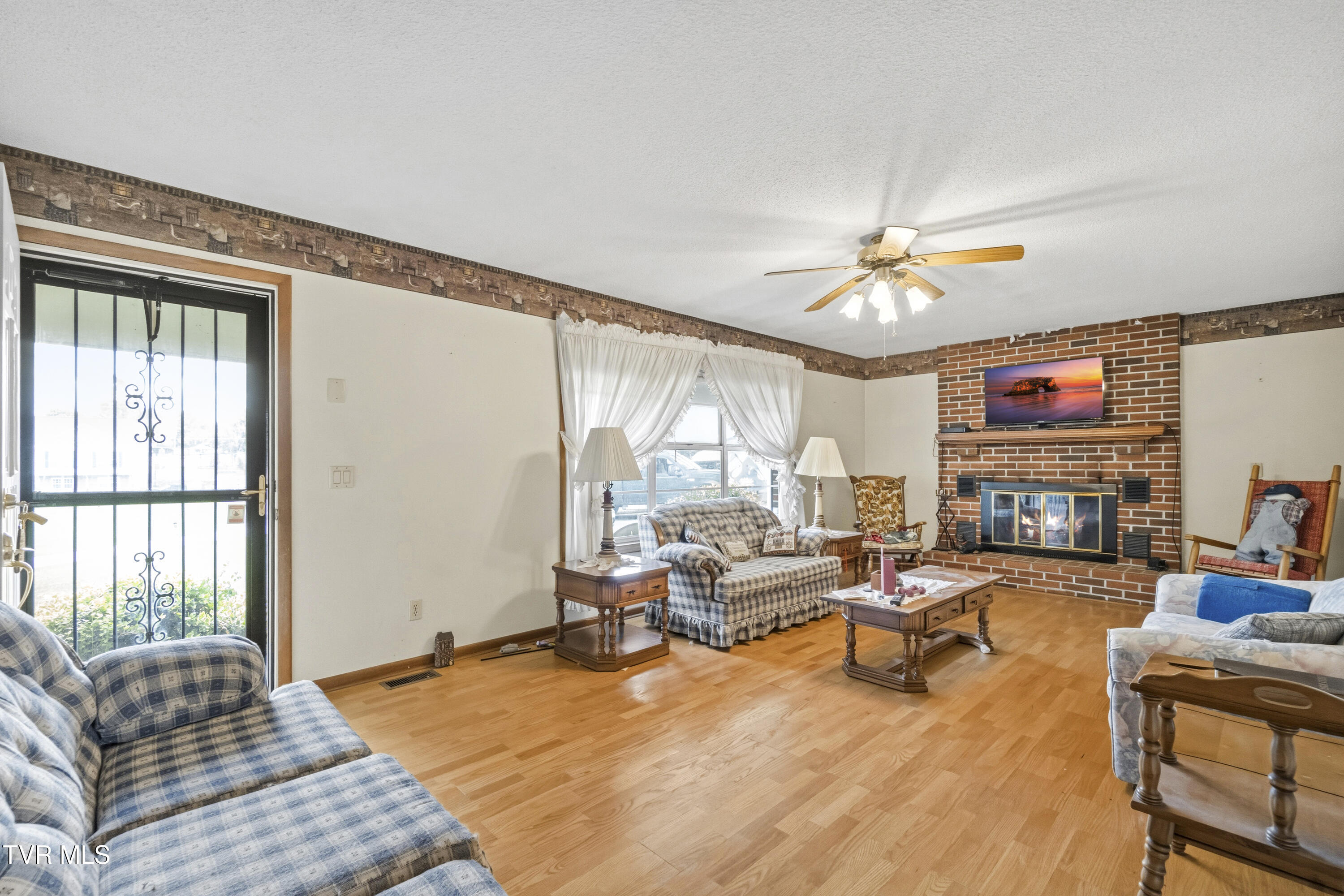 414 Leesburg Road Telford, TN 37690 - Photo 3 of 59 3 (2)