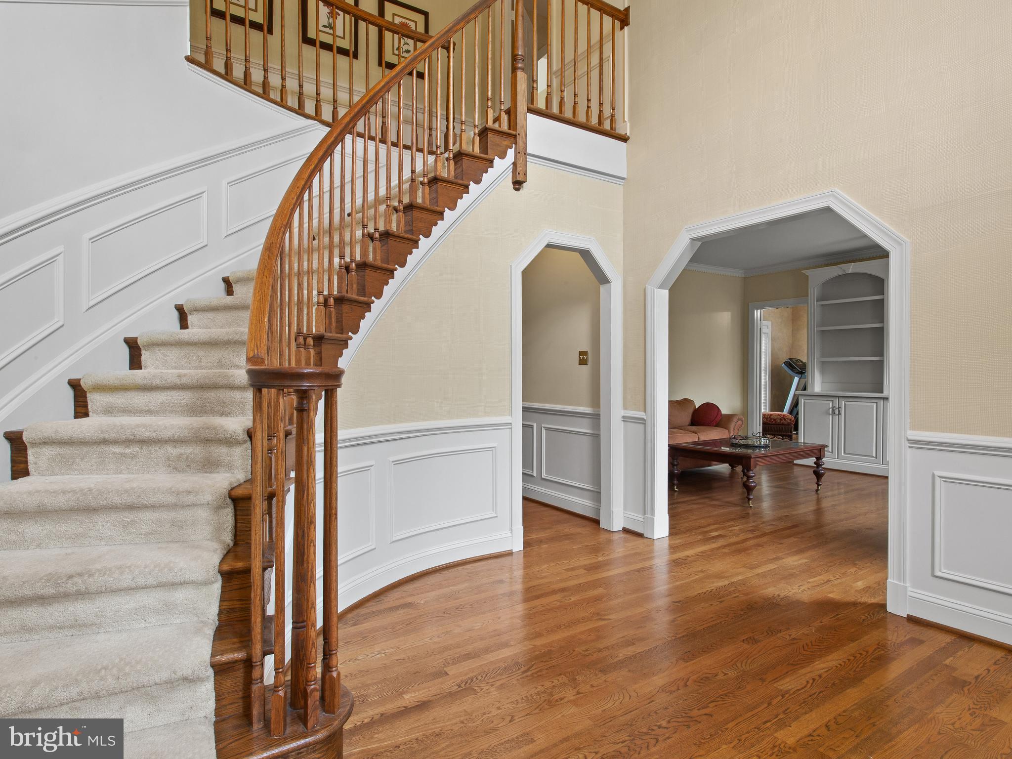 527 Post Oak Road Annapolis, MD 21401 - Photo 2 of 50 Beautiful hardwood floors