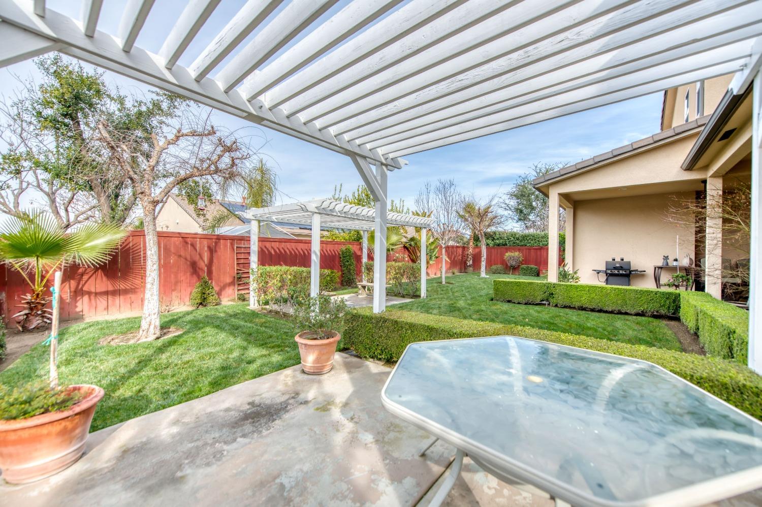 3207 Dennis Avenue Clovis, CA 93619 - Photo 51 of 55 a view of a house with a patio
