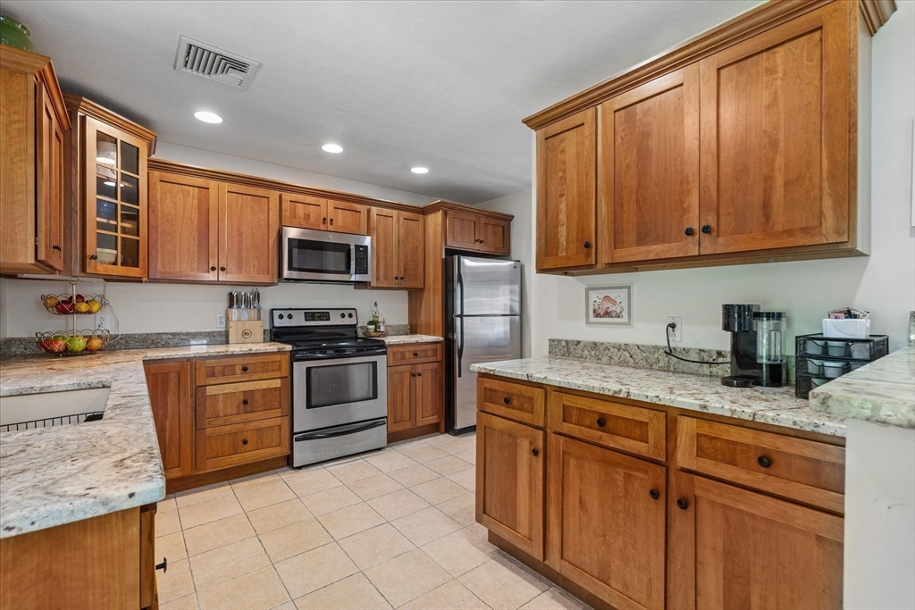 68 Brookfield Road, Unit 102 Charlton, MA 01507 - Photo 12 of 39 Gallery Image 12