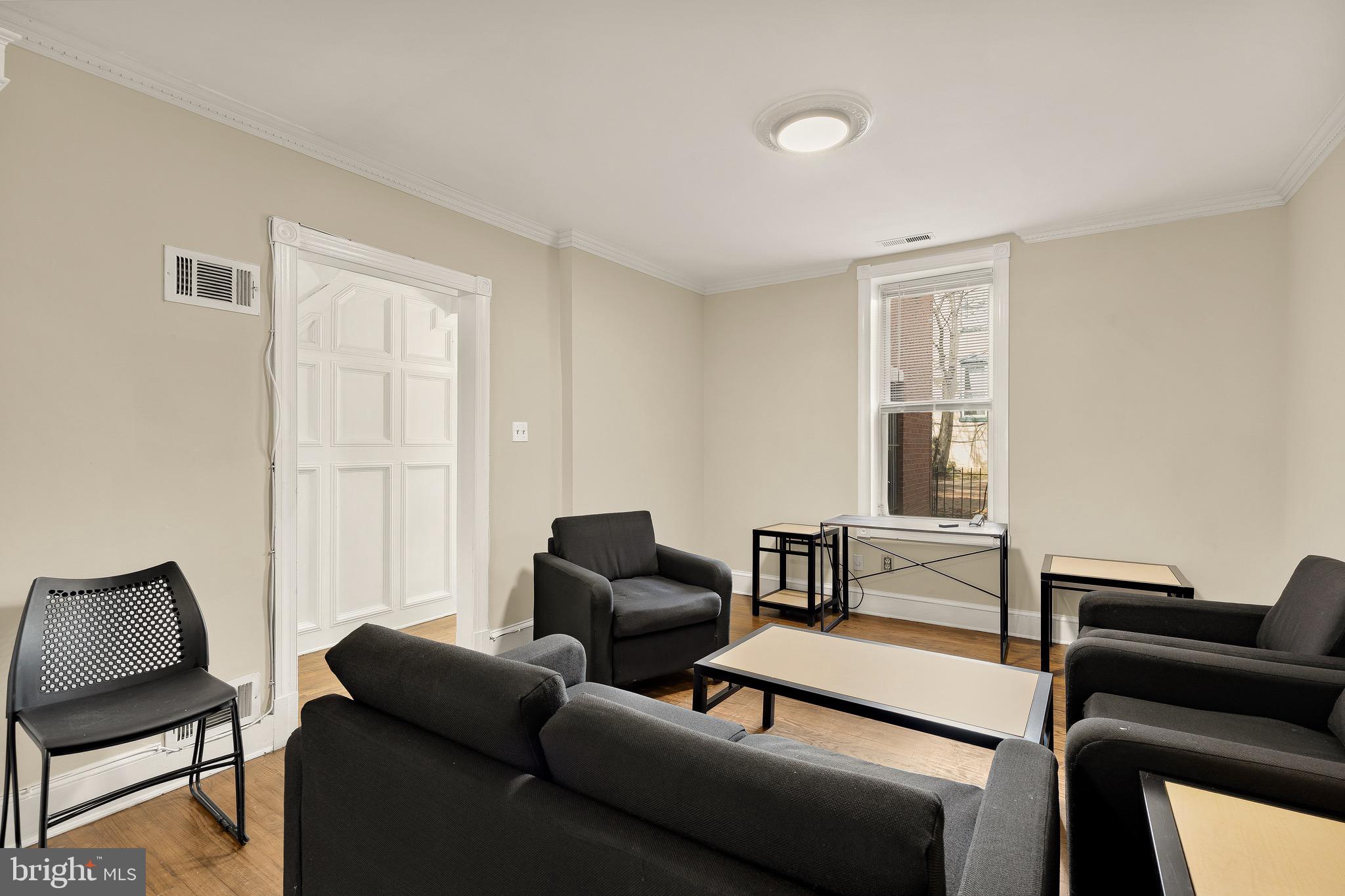 228 East Capitol Street Northeast Washington, DC 20003 - Photo 5 of 27 a living room with furniture