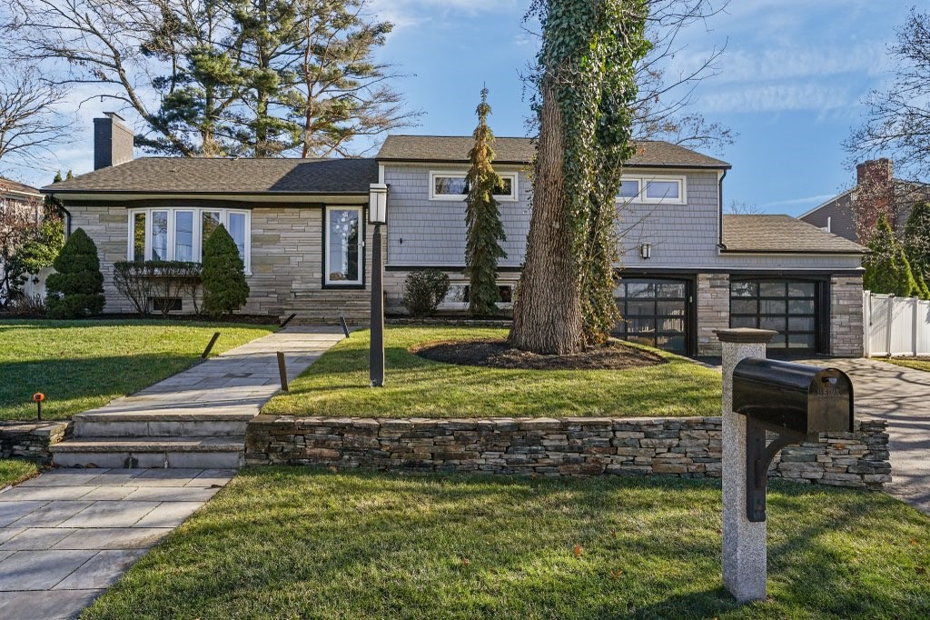 210 Summit Drive Cranston, RI 02920 - Photo 2 of 26