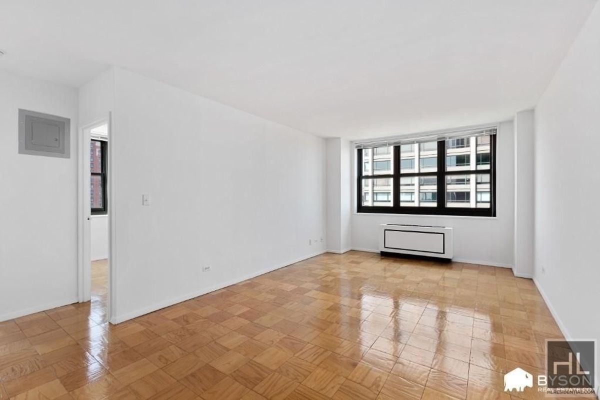 200 East 72nd Street, Unit 34N Manhattan, NY 10021 - Photo 2 of 12 an empty room with windows