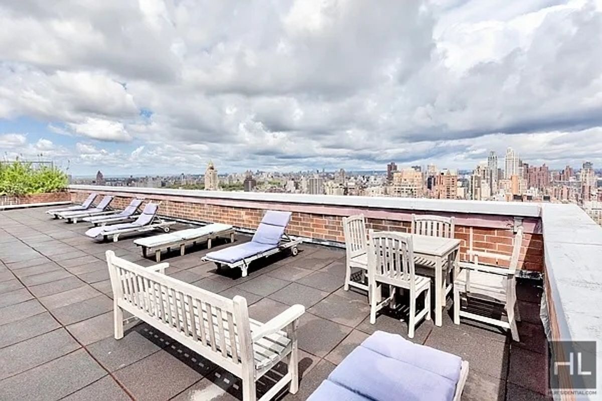 200 East 72nd Street, Unit 34N Manhattan, NY 10021 - Photo 5 of 12 a roof deck with patio