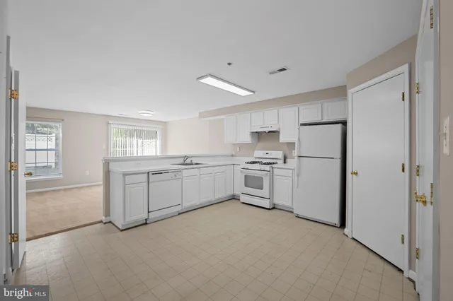 $2,500 | 23404 Rainbow Arch Drive, Unit 115, Clarksburg, MD 20871