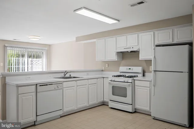 $2,500 | 23404 Rainbow Arch Drive, Unit 115, Clarksburg, MD 20871