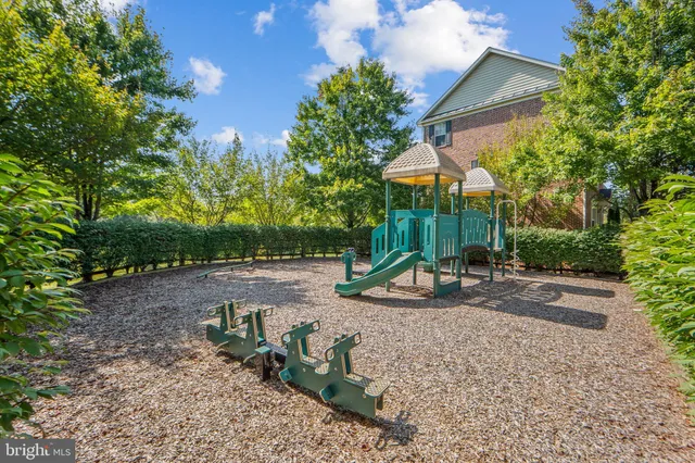 $2,500 | 23404 Rainbow Arch Drive, Unit 115, Clarksburg, MD 20871