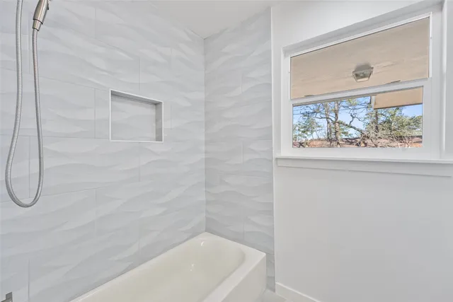 a view of utility room