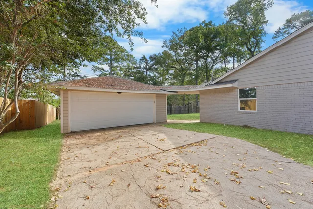 a view of a house with a backyard