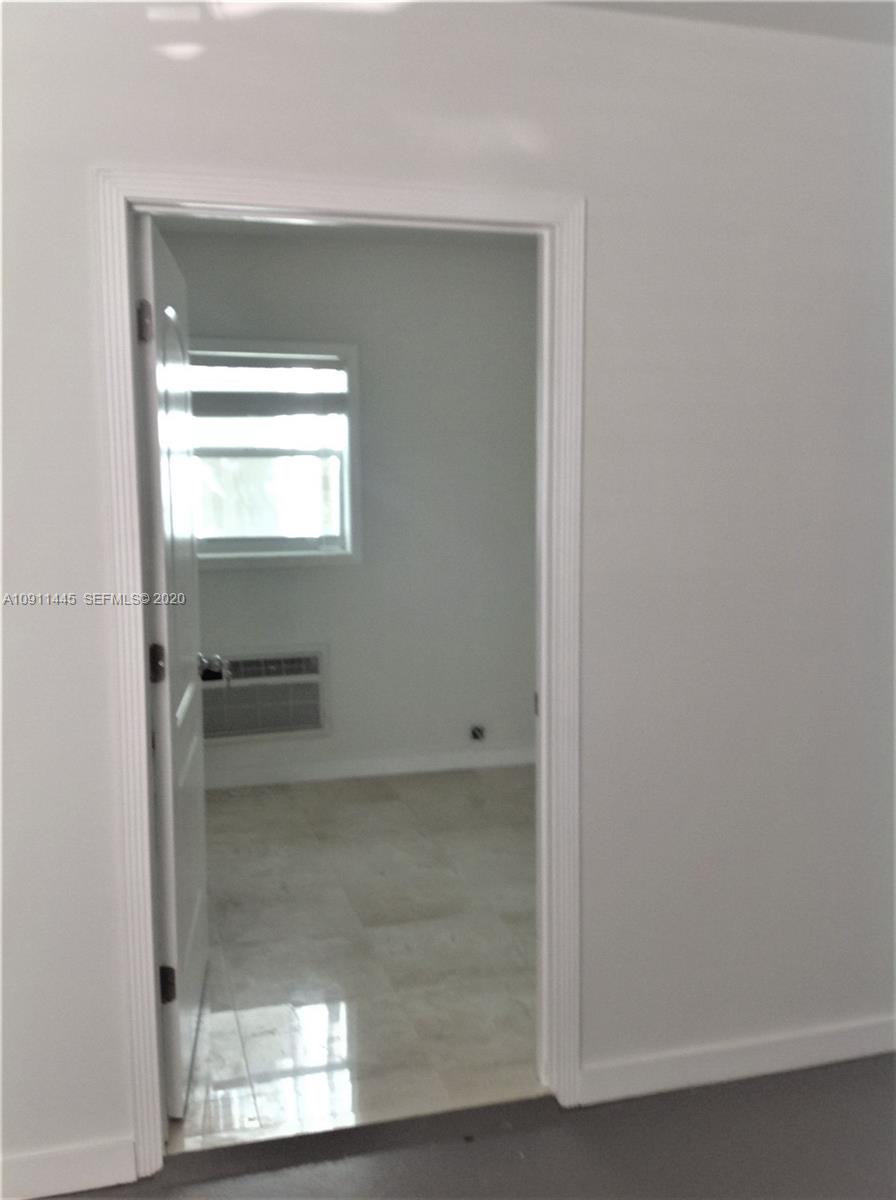 4 Turtle Walk, Unit 4 Key Biscayne, FL 33149 - Photo 49 of 54 a close view of a bathroom