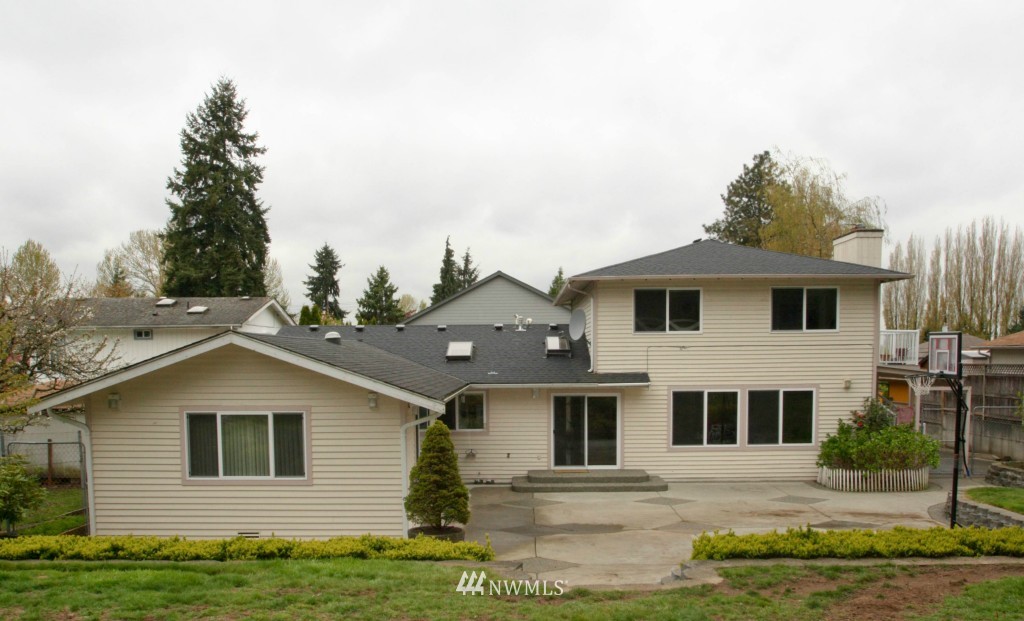 2514 Jones Avenue Northeast Renton, WA 98056 - Photo 3 of 15 Gallery Image 3