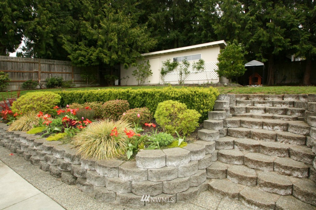 2514 Jones Avenue Northeast Renton, WA 98056 - Photo 4 of 15 Gallery Image 4