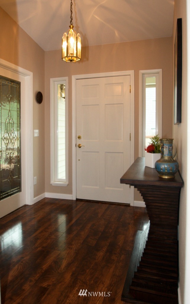 2514 Jones Avenue Northeast Renton, WA 98056 - Photo 5 of 15 Gallery Image 5
