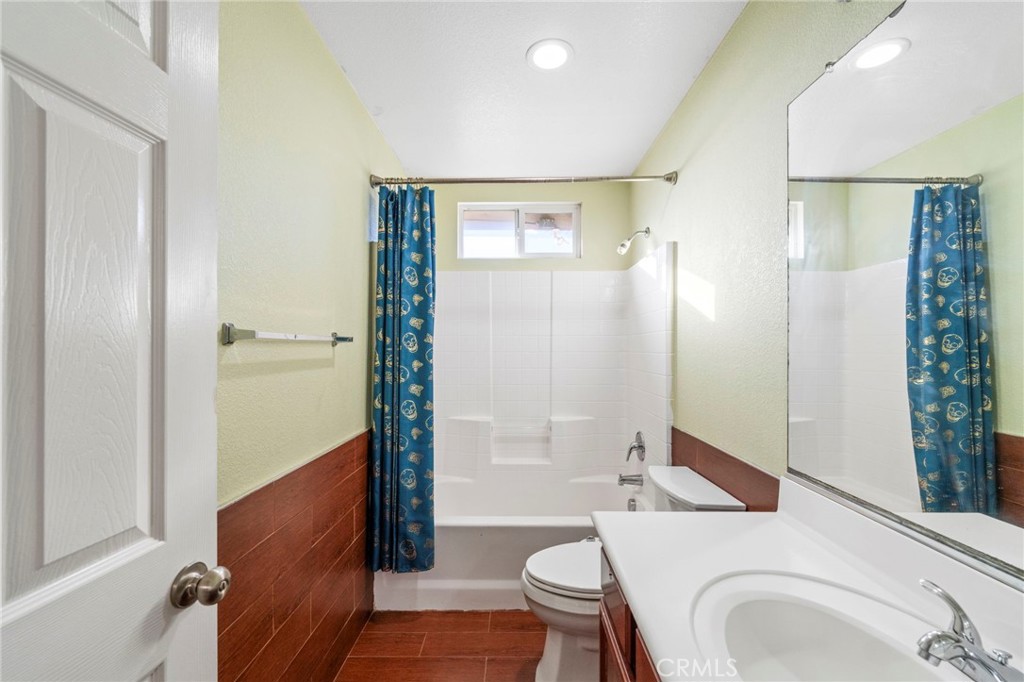 1553 West Ceres Street Rialto, CA 92376 - Photo 10 of 73 DOWNSTAIRS BATHROOM