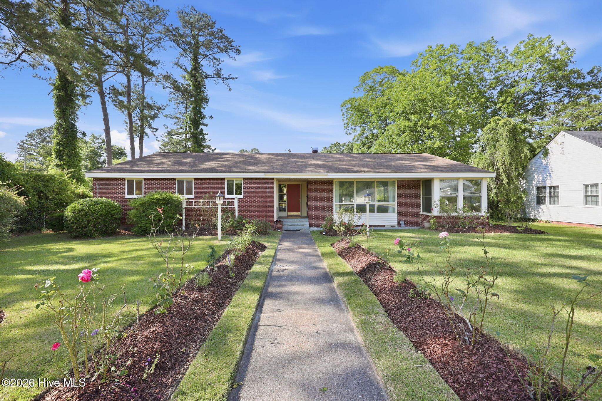 1608 Rhem Avenue New Bern, NC 28560 - Photo 2 of 51 1-web-or-mls-0C0A7150
