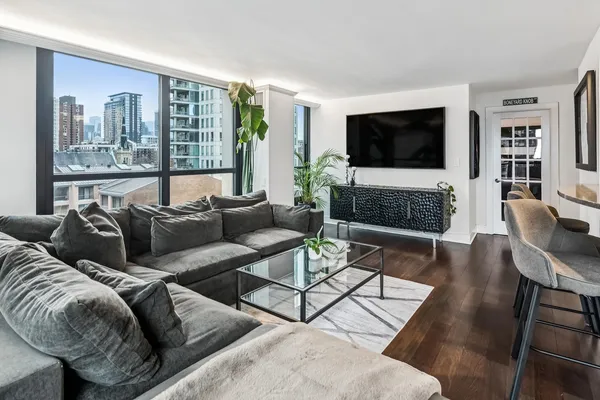 $7,500 | 1030 North State Street, Unit 2GH, Chicago, IL 60610