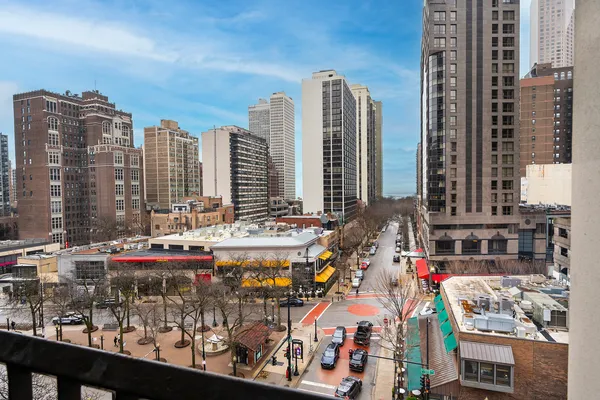 $7,500 | 1030 North State Street, Unit 2GH, Chicago, IL 60610