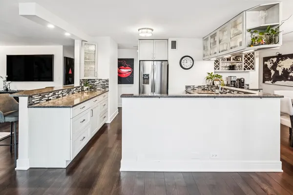 $7,500 | 1030 North State Street, Unit 2GH, Chicago, IL 60610