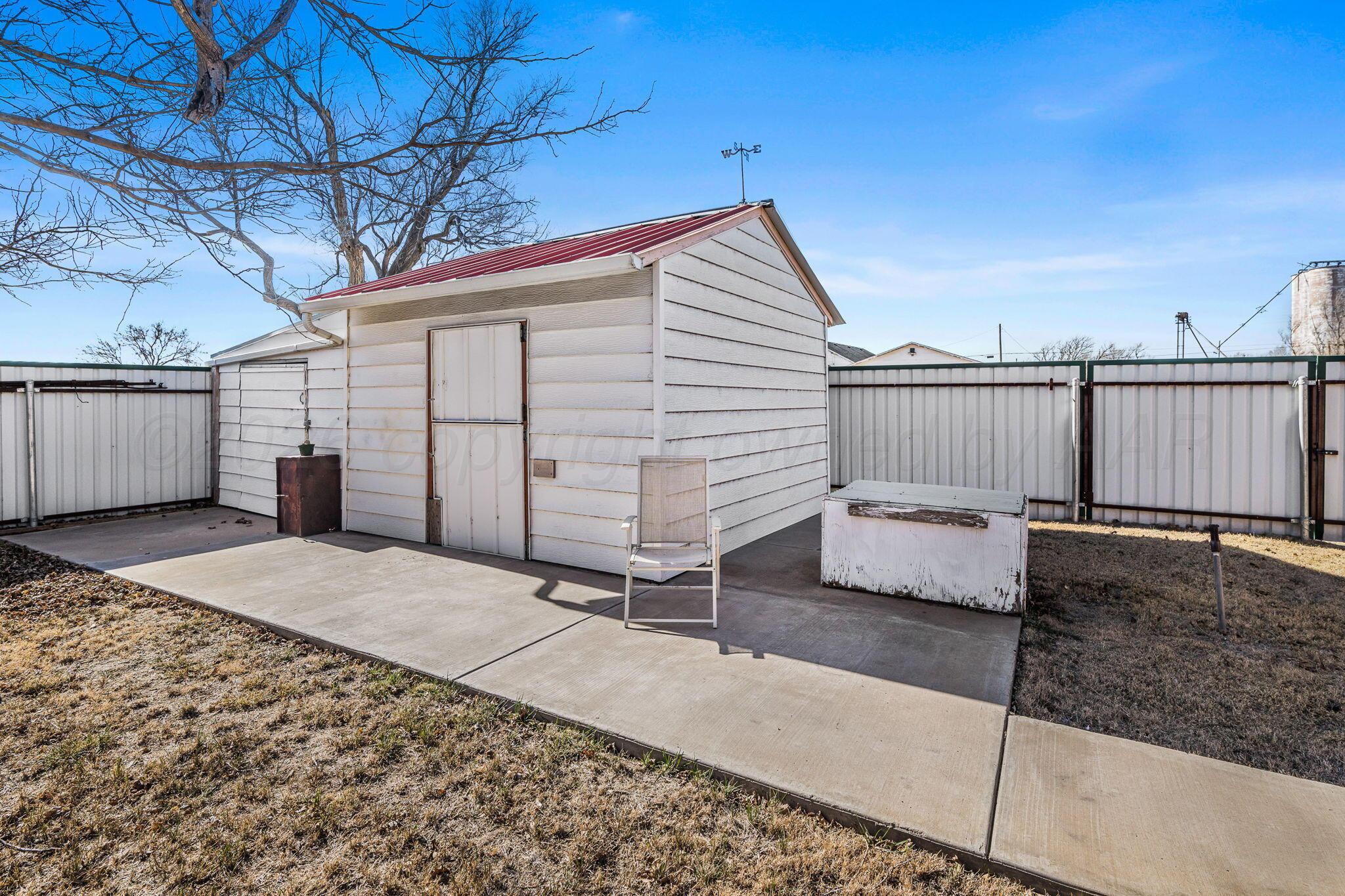 500 Southeast 2nd Street Happy, TX 79042 - Photo 17 of 21 Workshop