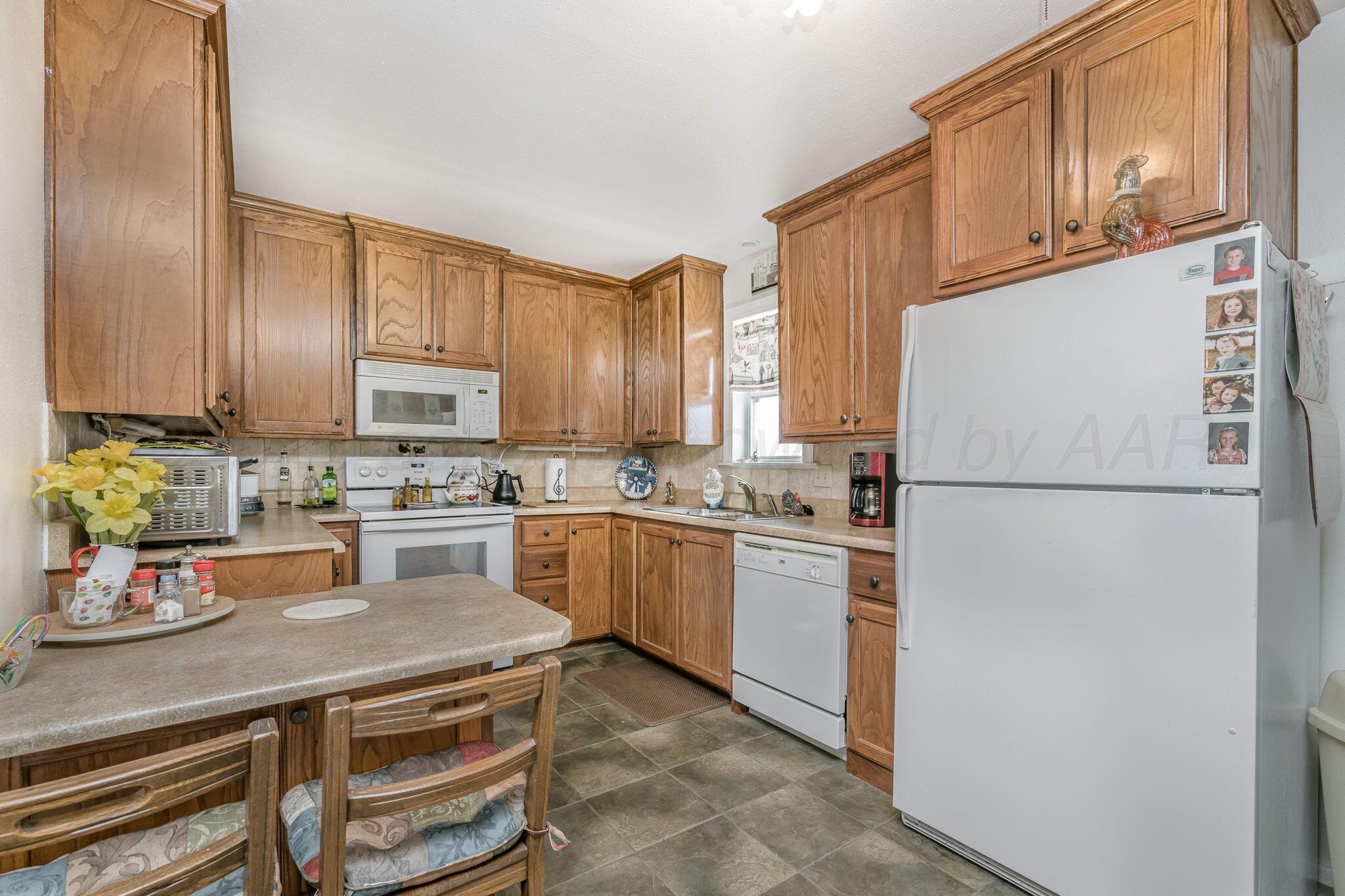500 Southeast 2nd Street Happy, TX 79042 - Photo 6 of 21 Kitchen