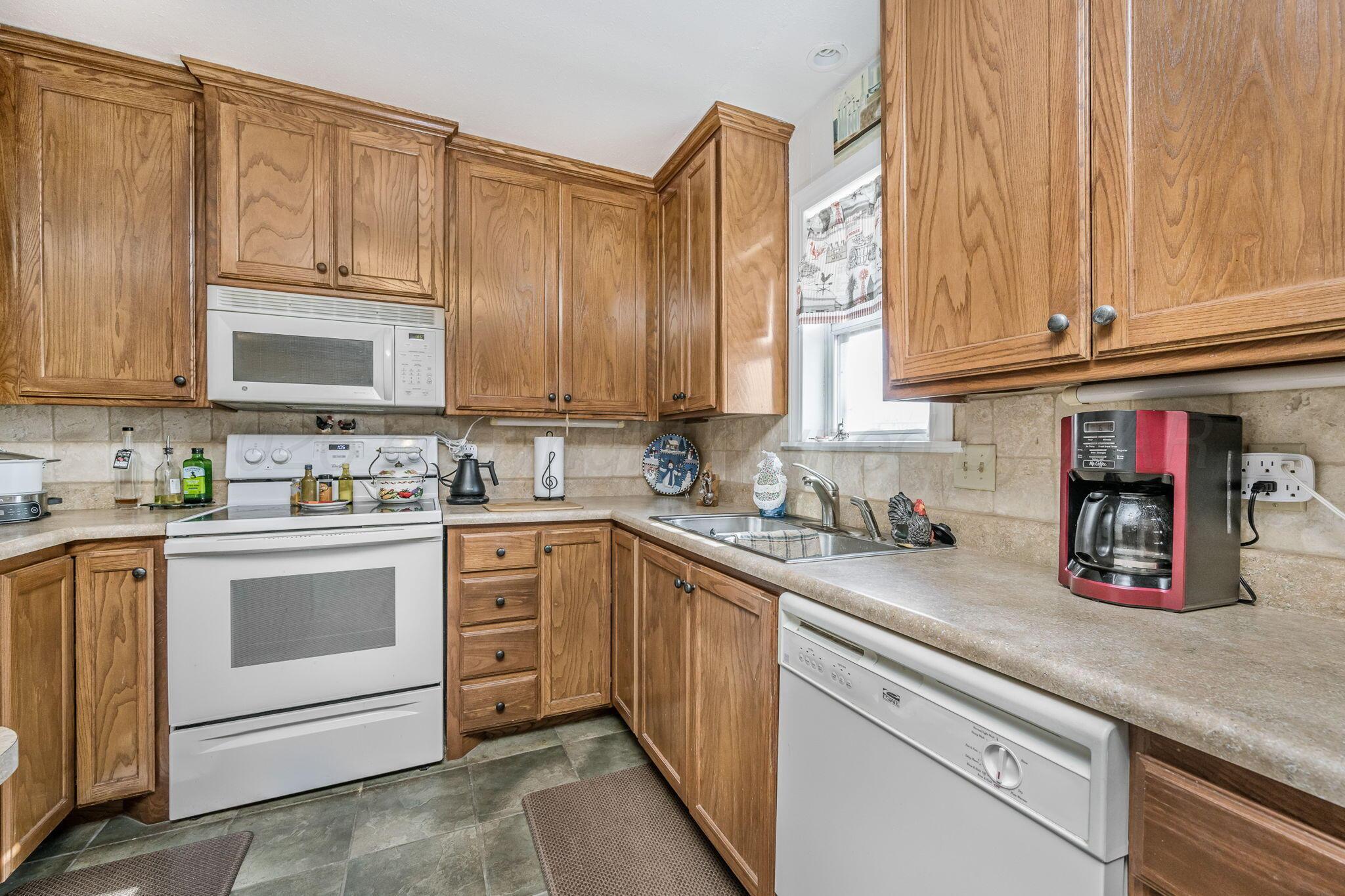 500 Southeast 2nd Street Happy, TX 79042 - Photo 7 of 21 Kitchen