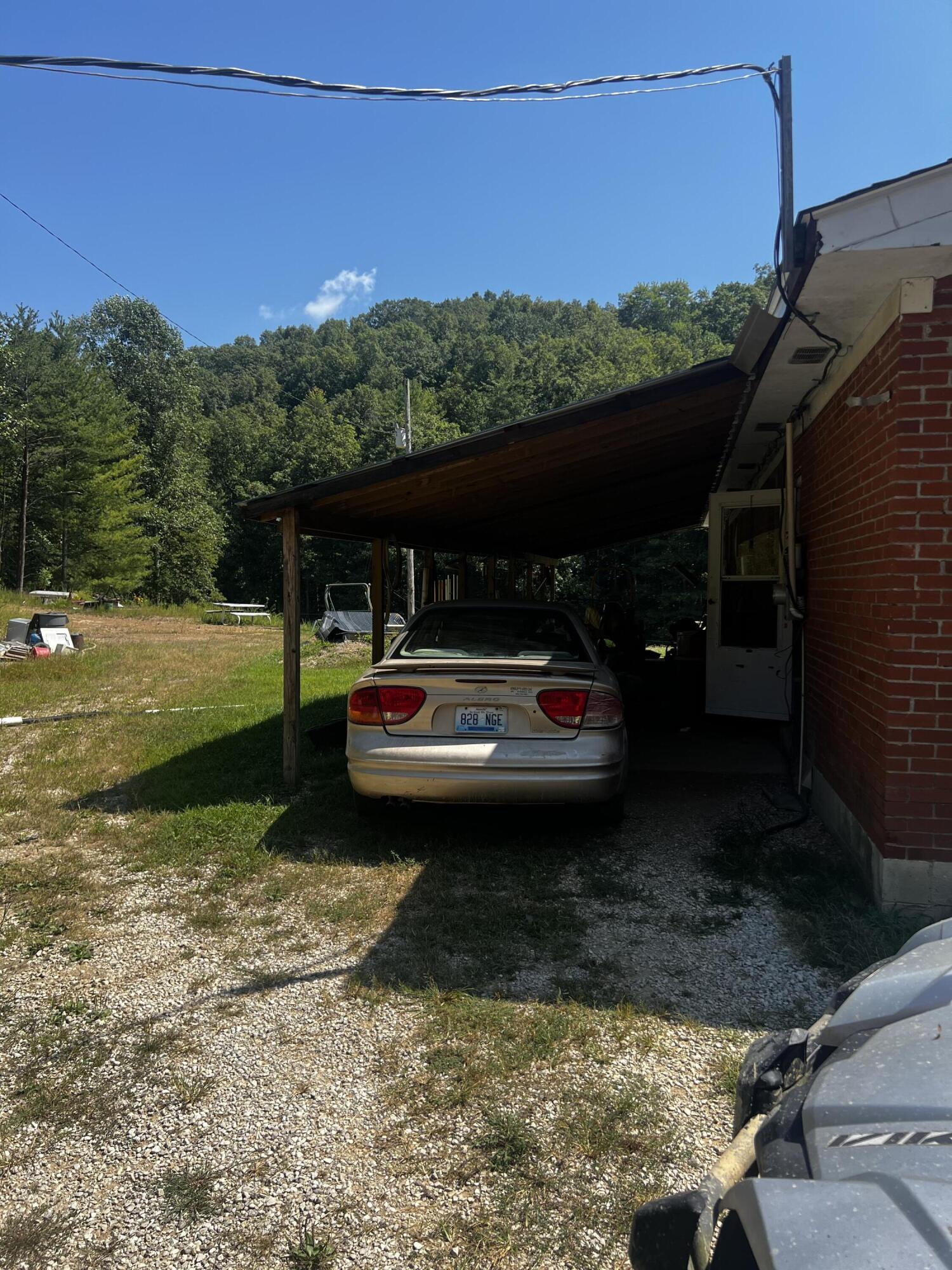 523 Kings Road Campton, KY 41301 - Photo 11 of 20 Carport
