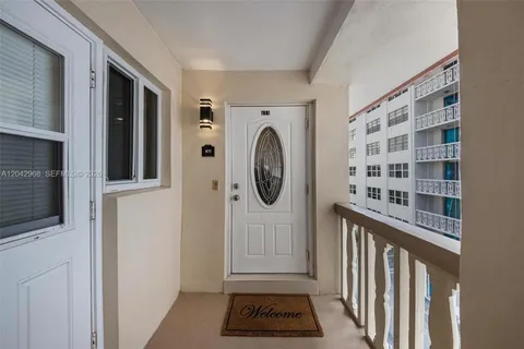 $320,000 | 2097 South Ocean Drive, Unit 411, Hallandale Beach, FL 33009