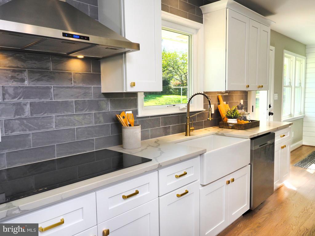 4607 Carroll Manor Road Baldwin, MD 21013 - Photo 15 of 53 Induction Stove Top /Ceramic tile Backsplash