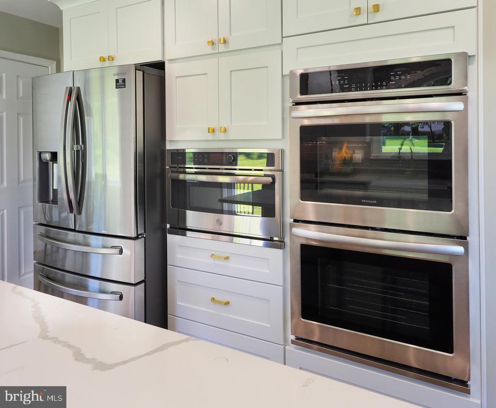 4607 Carroll Manor Road Baldwin, MD 21013 - Photo 16 of 53 Double Oven, Convection/Microwave Oven