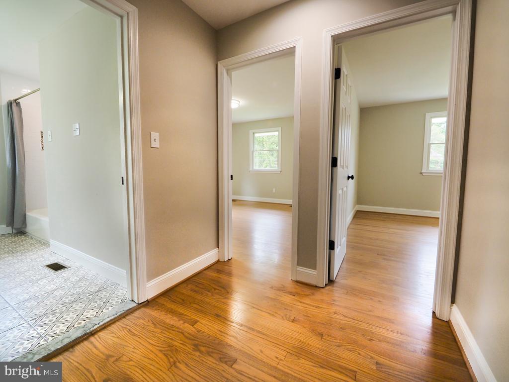 4607 Carroll Manor Road Baldwin, MD 21013 - Photo 25 of 53 Hallway main level