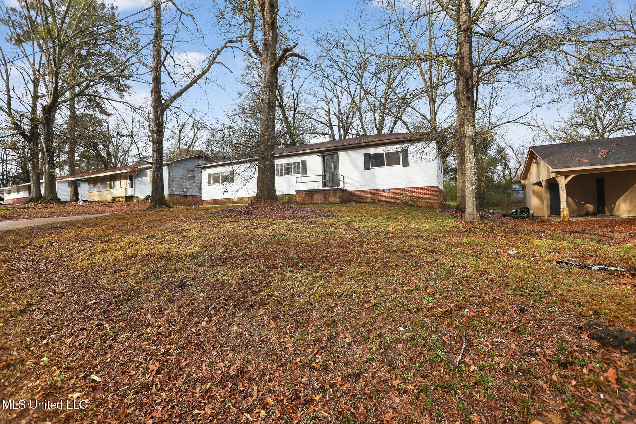 2815 Tara Road Jackson, MS 39212 - Photo 3 of 37 05_2815_Tara_Rd_Jackson_MS_39212-Exterio