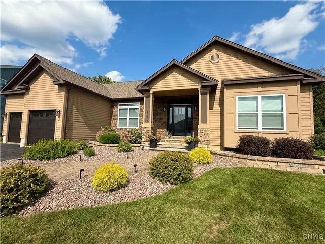 $579,900 | 8876 Lombardi Drive, Cicero, NY 13039