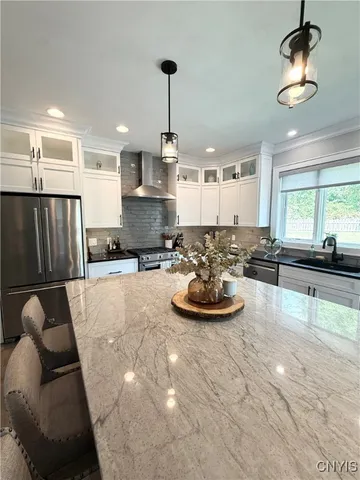 $579,900 | 8876 Lombardi Drive, Cicero, NY 13039