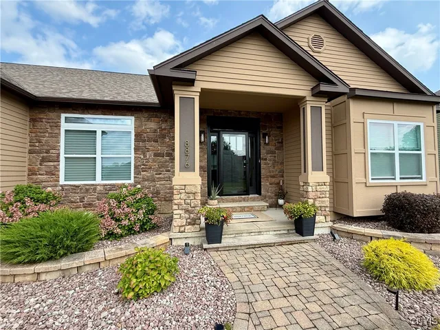$579,900 | 8876 Lombardi Drive, Cicero, NY 13039
