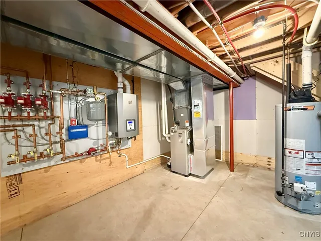 $579,900 | 8876 Lombardi Drive, Cicero, NY 13039