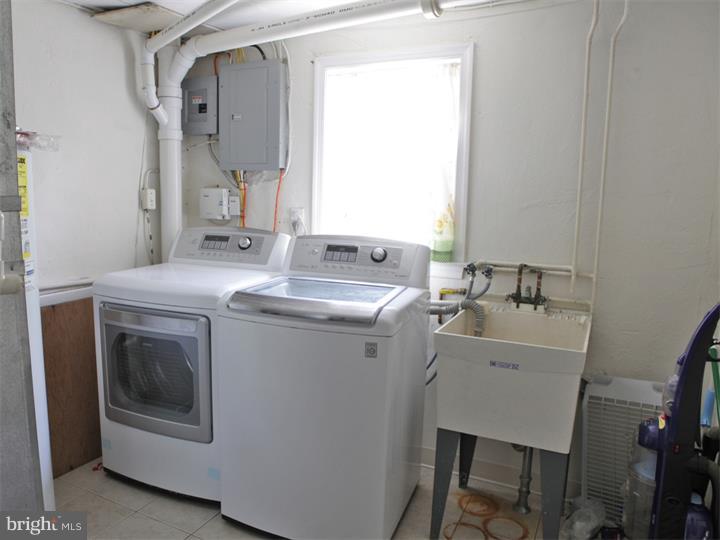 503 Morris Lane Wallingford, PA 19086 - Photo 15 of 17 Laundry room