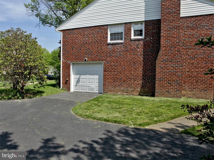 503 Morris Lane Wallingford, PA 19086 - Photo 16 of 17 Garage