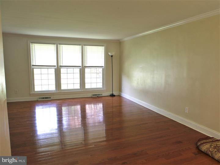 503 Morris Lane Wallingford, PA 19086 - Photo 3 of 17 Living room