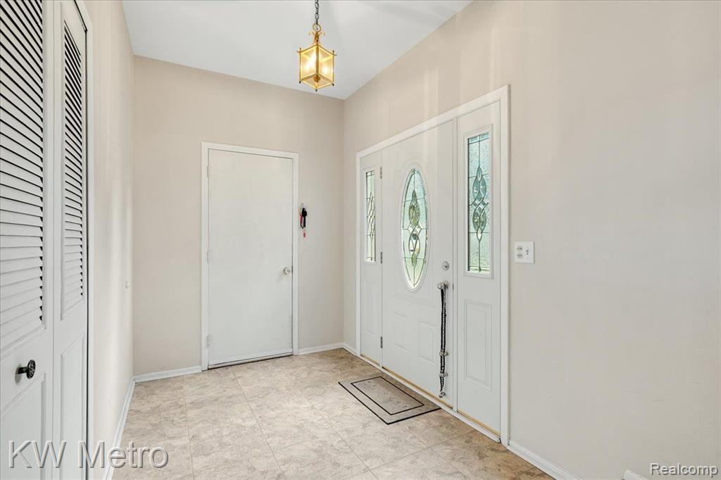 1411 Deerhurst Court Rochester Hills, MI 48307 - Photo 2 of 48